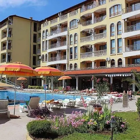 уютные с бассейном у моря в г. *