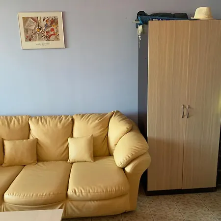 уютные с бассейном у моря в г. Apartament *