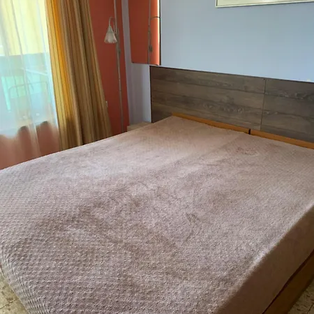 Apartament уютные с бассейном у моря в г. *