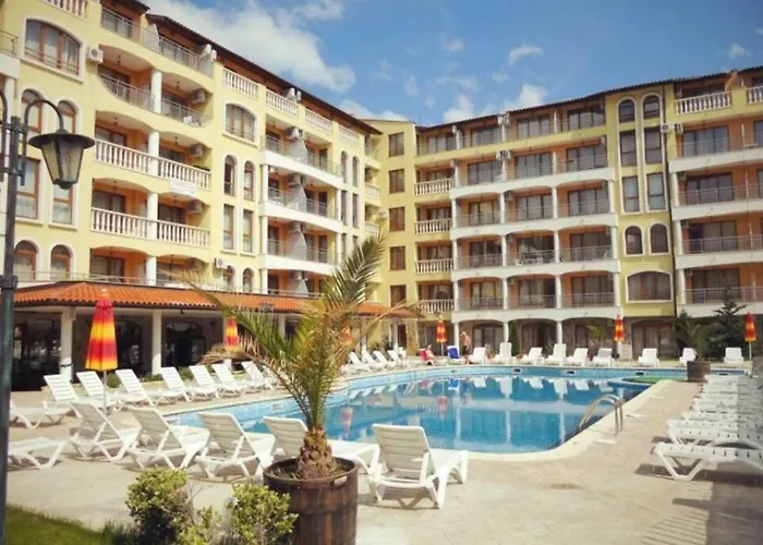 уютные с бассейном у моря в г. Apartment Sunny Beach